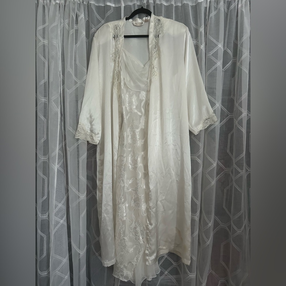 Vintage Victoria's Secret Gold Label Cream Lace Robe & Slip Set